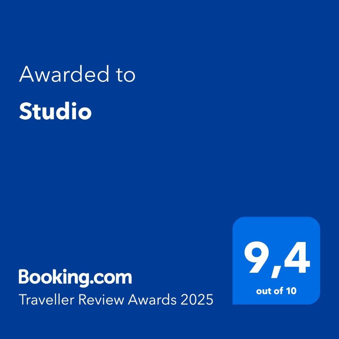 Studio تيفات المظهر الخارجي الصورة